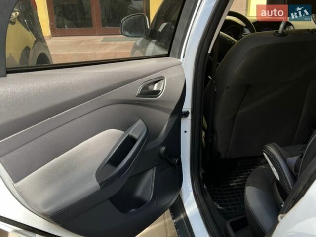 Белый Форд Фокус, объемом двигателя 1.6 л и пробегом 133 тыс. км за 8000 $, фото 8 на Automoto.ua
