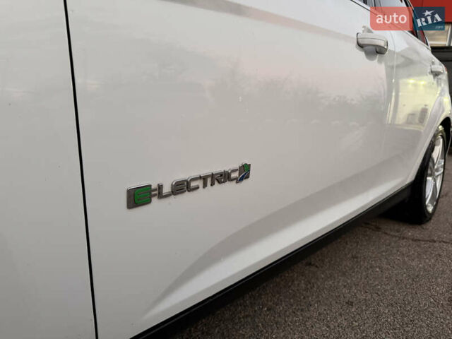 Белый Форд Фокус, объемом двигателя 0 л и пробегом 138 тыс. км за 7999 $, фото 10 на Automoto.ua