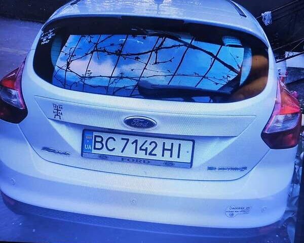 Білий Форд Фокус, об'ємом двигуна 0 л та пробігом 180 тис. км за 5800 $, фото 1 на Automoto.ua