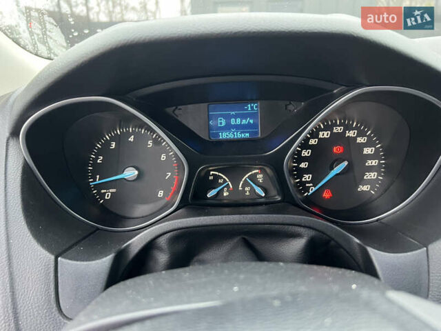 Белый Форд Фокус, объемом двигателя 1.6 л и пробегом 187 тыс. км за 6500 $, фото 3 на Automoto.ua