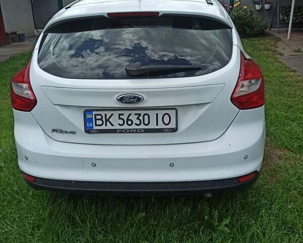 Белый Форд Фокус, объемом двигателя 1.6 л и пробегом 136 тыс. км за 9000 $, фото 7 на Automoto.ua