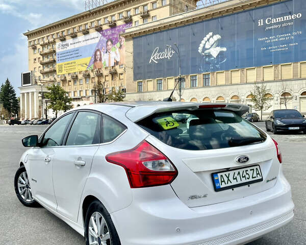 Белый Форд Фокус, объемом двигателя 0 л и пробегом 135 тыс. км за 7600 $, фото 1 на Automoto.ua