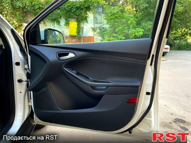 Белый Форд Фокус, объемом двигателя 1.6 л и пробегом 214 тыс. км за 7700 $, фото 5 на Automoto.ua