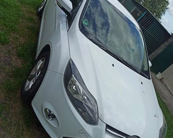 Белый Форд Фокус, объемом двигателя 1.6 л и пробегом 136 тыс. км за 9000 $, фото 1 на Automoto.ua