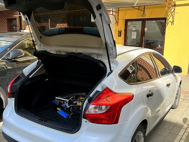 Білий Форд Фокус, об'ємом двигуна 1.6 л та пробігом 133 тис. км за 8000 $, фото 12 на Automoto.ua