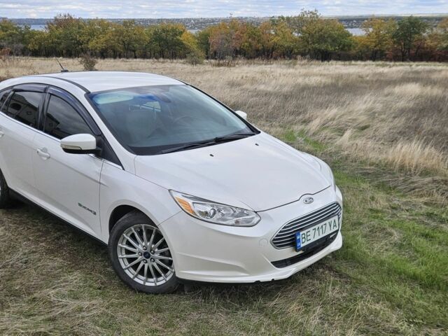 Белый Форд Фокус, объемом двигателя 0 л и пробегом 88 тыс. км за 6500 $, фото 2 на Automoto.ua