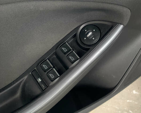 Білий Форд Фокус, об'ємом двигуна 2 л та пробігом 277 тис. км за 7999 $, фото 9 на Automoto.ua