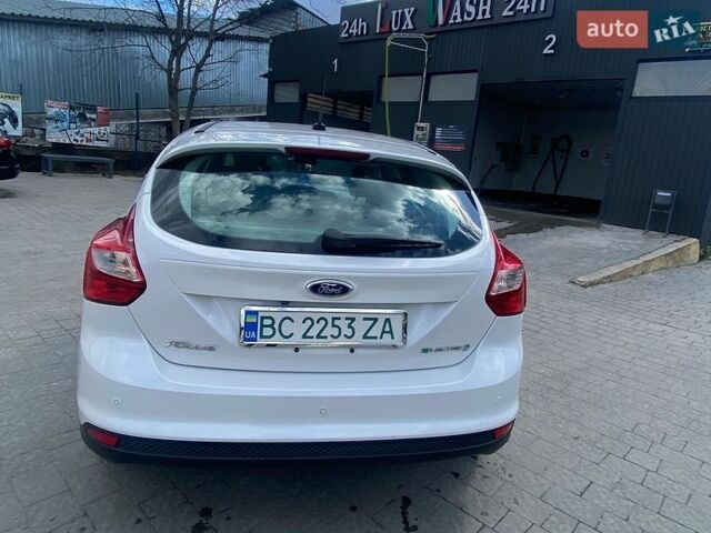 Белый Форд Фокус, объемом двигателя 0 л и пробегом 125 тыс. км за 6000 $, фото 3 на Automoto.ua