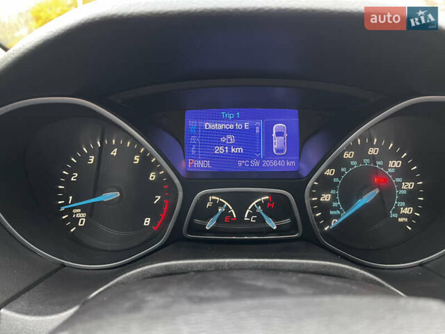 Белый Форд Фокус, объемом двигателя 2 л и пробегом 205 тыс. км за 7400 $, фото 4 на Automoto.ua