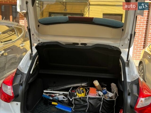 Белый Форд Фокус, объемом двигателя 1.6 л и пробегом 133 тыс. км за 8000 $, фото 11 на Automoto.ua