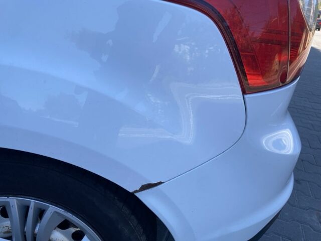 Белый Форд Фокус, объемом двигателя 1.6 л и пробегом 280 тыс. км за 4800 $, фото 5 на Automoto.ua