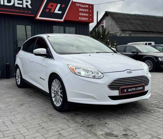 Белый Форд Фокус, объемом двигателя 0 л и пробегом 146 тыс. км за 7999 $, фото 1 на Automoto.ua