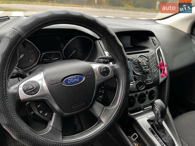 Белый Форд Фокус, объемом двигателя 2 л и пробегом 205 тыс. км за 7400 $, фото 5 на Automoto.ua