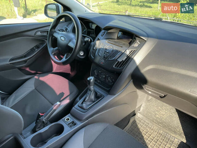 Белый Форд Фокус, объемом двигателя 1.6 л и пробегом 135 тыс. км за 7900 $, фото 7 на Automoto.ua