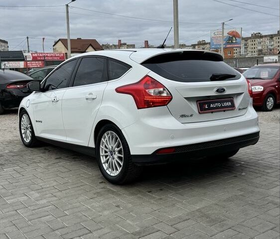 Белый Форд Фокус, объемом двигателя 0 л и пробегом 146 тыс. км за 7999 $, фото 6 на Automoto.ua