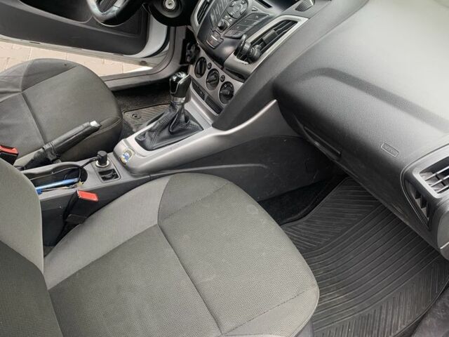 Белый Форд Фокус, объемом двигателя 1.6 л и пробегом 280 тыс. км за 4800 $, фото 23 на Automoto.ua