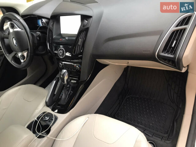 Білий Форд Фокус, об'ємом двигуна 0 л та пробігом 125 тис. км за 8000 $, фото 1 на Automoto.ua