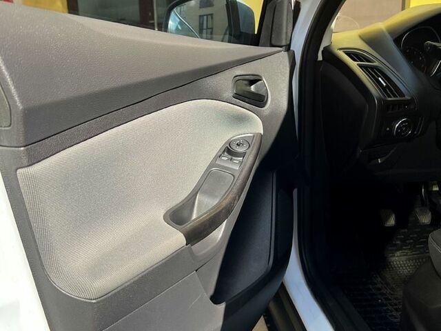 Білий Форд Фокус, об'ємом двигуна 1.6 л та пробігом 133 тис. км за 8000 $, фото 1 на Automoto.ua