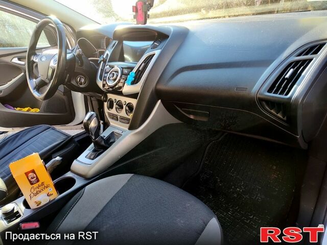 Белый Форд Фокус, объемом двигателя 2 л и пробегом 300 тыс. км за 6700 $, фото 4 на Automoto.ua