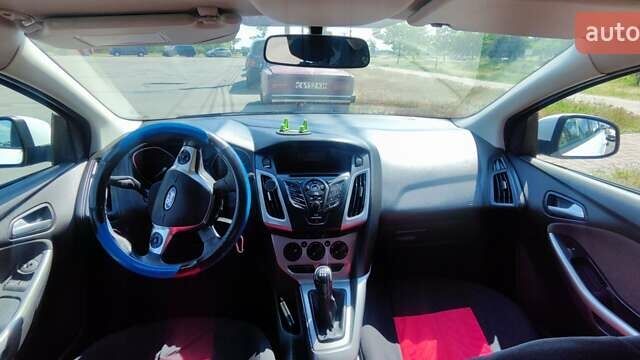 Белый Форд Фокус, объемом двигателя 1.6 л и пробегом 560 тыс. км за 5500 $, фото 4 на Automoto.ua