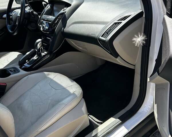 Білий Форд Фокус, об'ємом двигуна 0 л та пробігом 130 тис. км за 9000 $, фото 8 на Automoto.ua