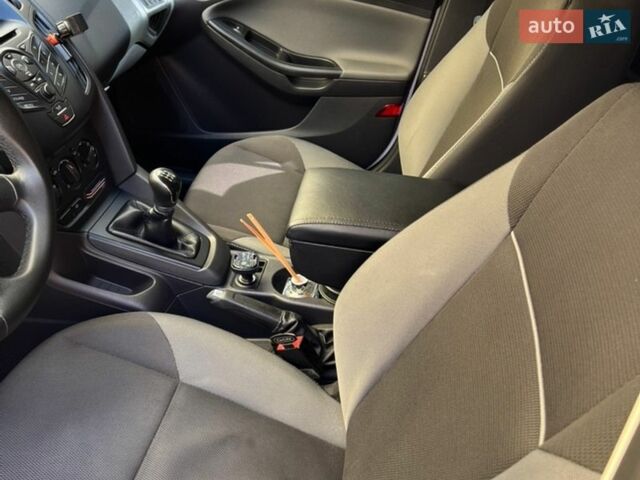 Белый Форд Фокус, объемом двигателя 1.6 л и пробегом 133 тыс. км за 8000 $, фото 4 на Automoto.ua