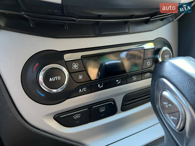 Білий Форд Фокус, об'ємом двигуна 1.6 л та пробігом 199 тис. км за 7700 $, фото 12 на Automoto.ua