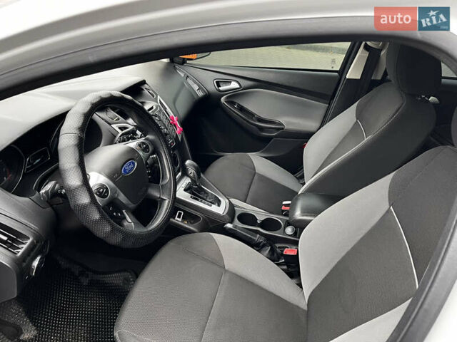 Белый Форд Фокус, объемом двигателя 2 л и пробегом 205 тыс. км за 7400 $, фото 7 на Automoto.ua