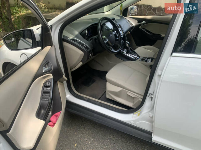 Белый Форд Фокус, объемом двигателя 0 л и пробегом 136 тыс. км за 5200 $, фото 5 на Automoto.ua