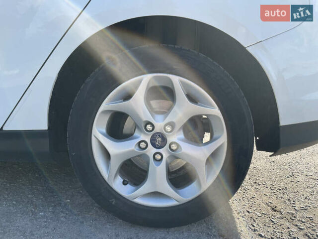 Белый Форд Фокус, объемом двигателя 1.6 л и пробегом 135 тыс. км за 7900 $, фото 14 на Automoto.ua