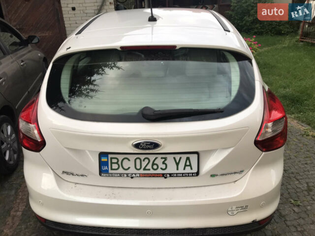 Білий Форд Фокус, об'ємом двигуна 0 л та пробігом 125 тис. км за 8000 $, фото 5 на Automoto.ua