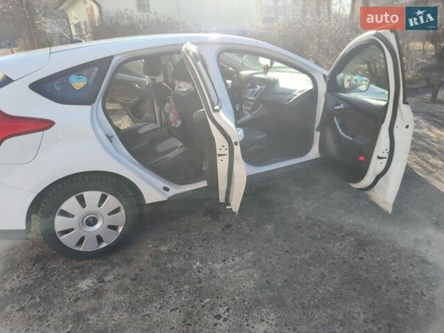 Білий Форд Фокус, об'ємом двигуна 2 л та пробігом 303 тис. км за 6700 $, фото 16 на Automoto.ua