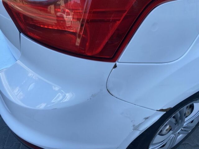 Белый Форд Фокус, объемом двигателя 1.6 л и пробегом 280 тыс. км за 4800 $, фото 7 на Automoto.ua