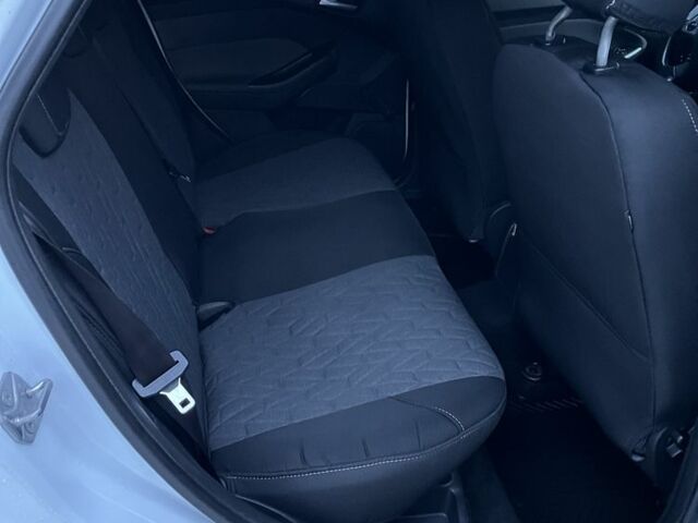 Белый Форд Фокус, объемом двигателя 1.6 л и пробегом 280 тыс. км за 5999 $, фото 8 на Automoto.ua