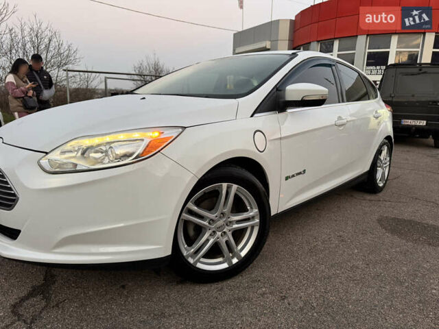 Белый Форд Фокус, объемом двигателя 0 л и пробегом 138 тыс. км за 7999 $, фото 8 на Automoto.ua
