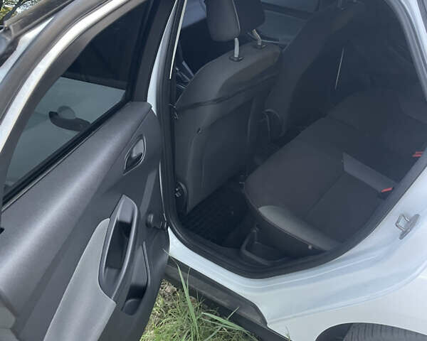 Білий Форд Фокус, об'ємом двигуна 1.6 л та пробігом 192 тис. км за 7900 $, фото 12 на Automoto.ua