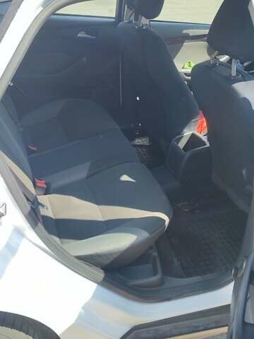 Белый Форд Фокус, объемом двигателя 1.6 л и пробегом 560 тыс. км за 5500 $, фото 7 на Automoto.ua