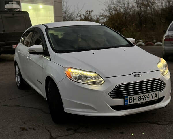 Белый Форд Фокус, объемом двигателя 0 л и пробегом 138 тыс. км за 7999 $, фото 41 на Automoto.ua