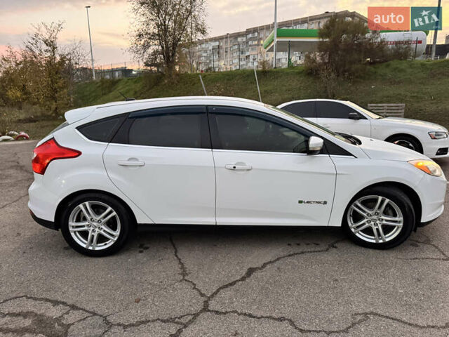 Белый Форд Фокус, объемом двигателя 0 л и пробегом 138 тыс. км за 7999 $, фото 28 на Automoto.ua