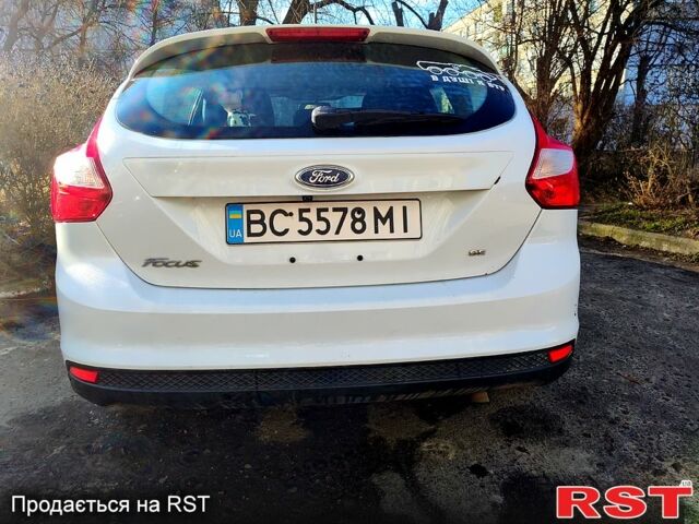 Белый Форд Фокус, объемом двигателя 2 л и пробегом 300 тыс. км за 6700 $, фото 3 на Automoto.ua