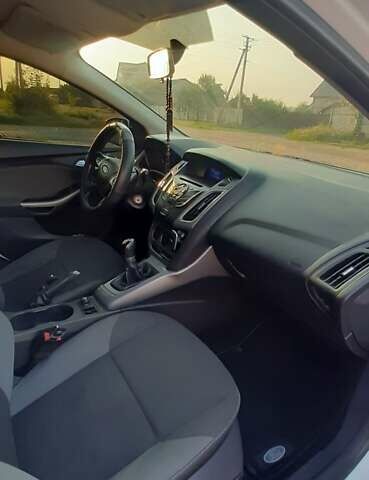 Белый Форд Фокус, объемом двигателя 1.6 л и пробегом 363 тыс. км за 8000 $, фото 2 на Automoto.ua