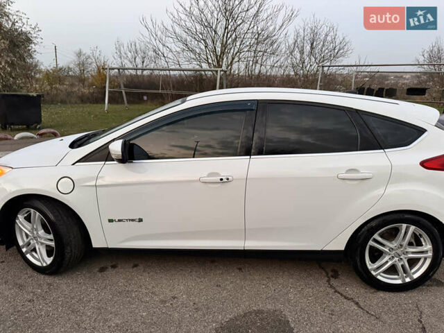 Белый Форд Фокус, объемом двигателя 0 л и пробегом 138 тыс. км за 7999 $, фото 29 на Automoto.ua