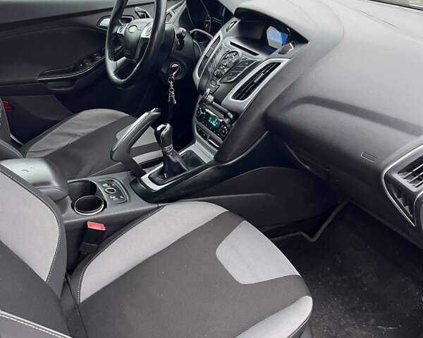 Белый Форд Фокус, объемом двигателя 1.6 л и пробегом 187 тыс. км за 6500 $, фото 4 на Automoto.ua