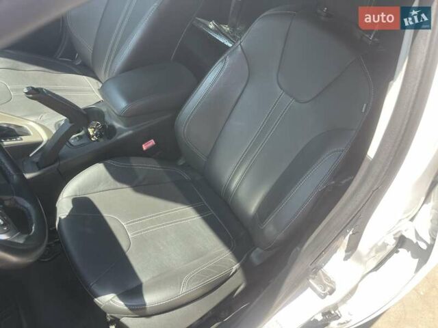 Білий Форд Фокус, об'ємом двигуна 2 л та пробігом 365 тис. км за 8500 $, фото 15 на Automoto.ua