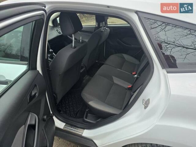 Белый Форд Фокус, объемом двигателя 1.6 л и пробегом 160 тыс. км за 6500 $, фото 9 на Automoto.ua