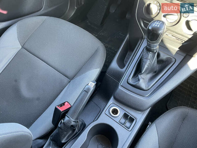 Белый Форд Фокус, объемом двигателя 1.6 л и пробегом 135 тыс. км за 7900 $, фото 10 на Automoto.ua