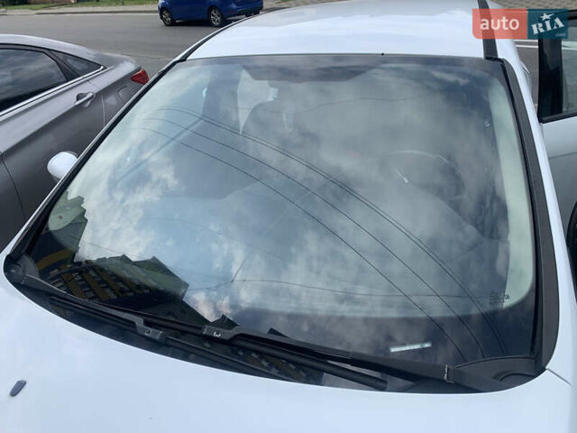 Білий Форд Фокус, об'ємом двигуна 1.6 л та пробігом 288 тис. км за 4800 $, фото 14 на Automoto.ua