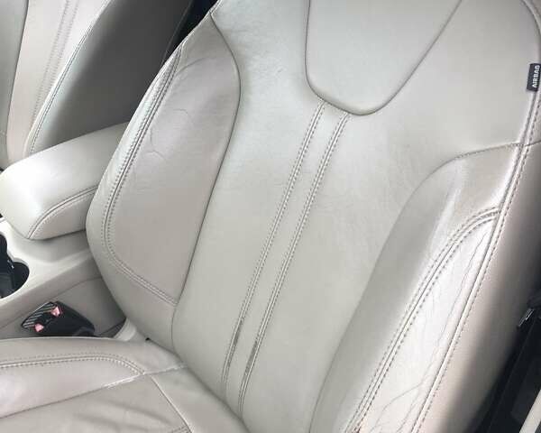 Белый Форд Фокус, объемом двигателя 2 л и пробегом 237 тыс. км за 7500 $, фото 7 на Automoto.ua