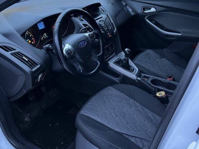 Белый Форд Фокус, объемом двигателя 1.6 л и пробегом 280 тыс. км за 5999 $, фото 7 на Automoto.ua