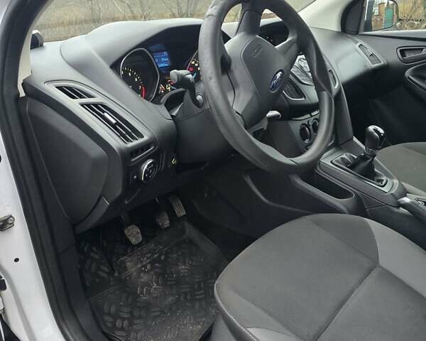 Белый Форд Фокус, объемом двигателя 1.6 л и пробегом 160 тыс. км за 6500 $, фото 10 на Automoto.ua